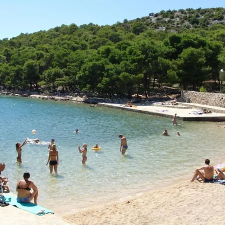 Olive Camp The Garden 3* Tisno